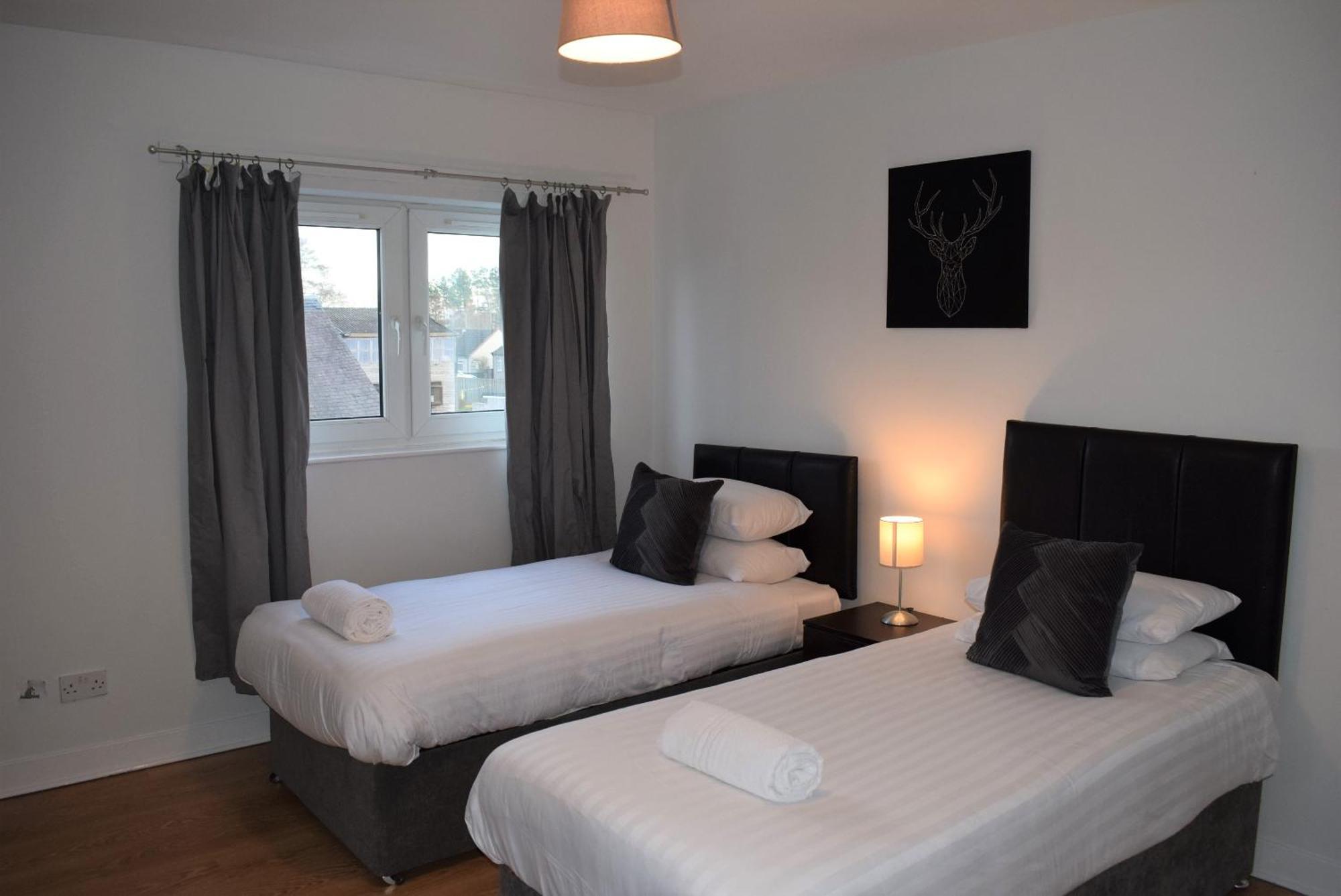 Kelpies Serviced Apartments Callum- 3 Bedrooms- Sleeps 6 Livingston Esterno foto